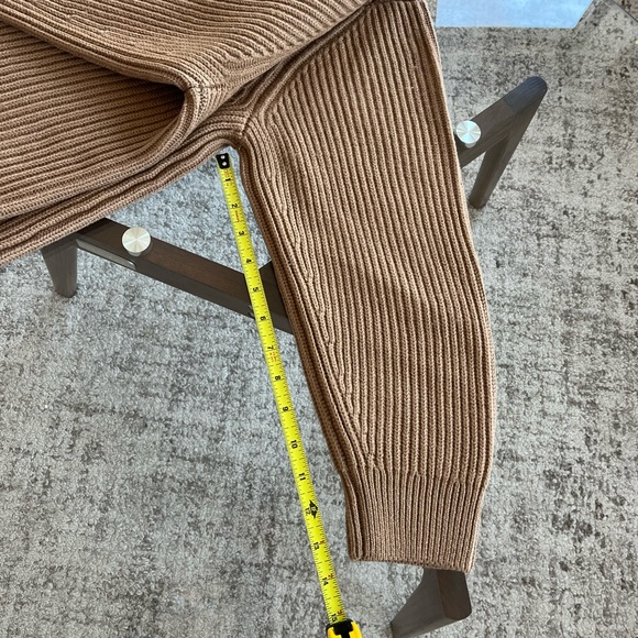 Aritzia Babaton Roger Merino Wool Camel Relaxed V-neck V-Neck Sweater Size S - Picture 15 of 17